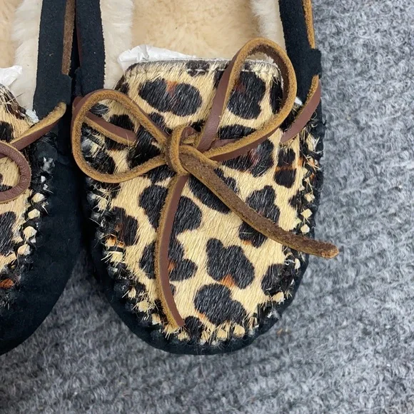 Minnetonka Women’s Leopard Cally Slipper (3169) - Picture 6 of 8